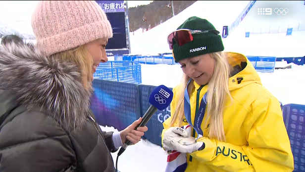 US star's emotional tribute to late father after comeback gold